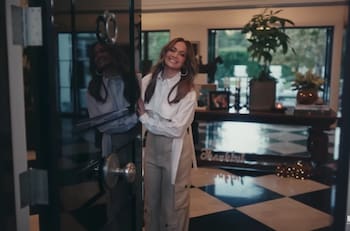 JLo abre las puertas de su mansión y confiesa qué espera recibir en navidad