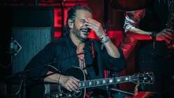 Fan de Ricardo Arjona tiene insólita reacción durante concierto del cantante