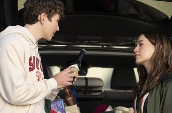 Victoria Pedretti, la protagonista de 'You', encontró el amor en el set y no te imaginas quién es