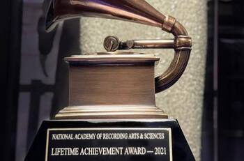 La enigmática historia detrás del famoso vestido que usó Selena Quintanilla en los Grammy