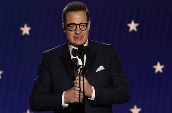 Brendan Fraser subió 30 kilos para su papel, ganó el premio al mejor actor y lloró al recibirlo