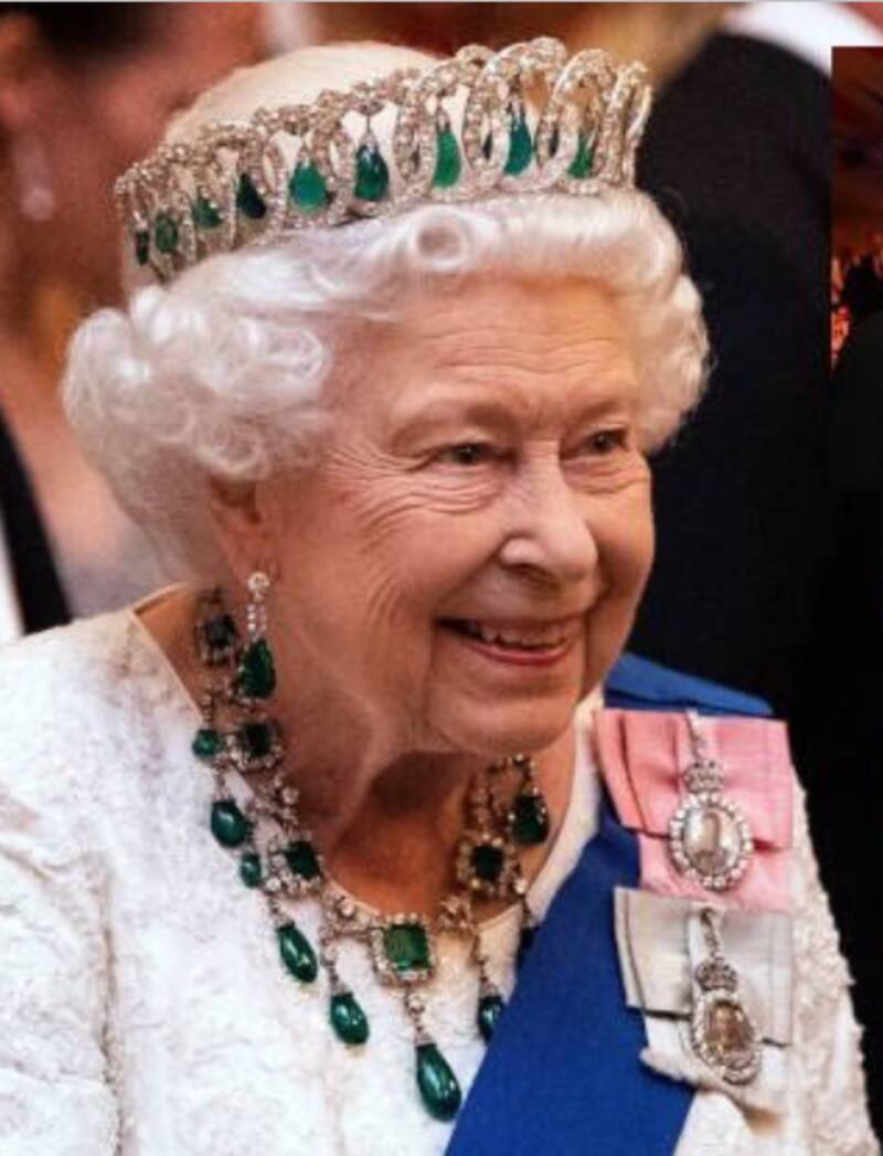 Reina Isabel abre al público exhibición con joyas y atuendos personales - Créditos: TWITTER