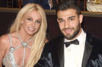 Britney Spears habla en idioma desconocido al protagonizar escándalo en restaurant