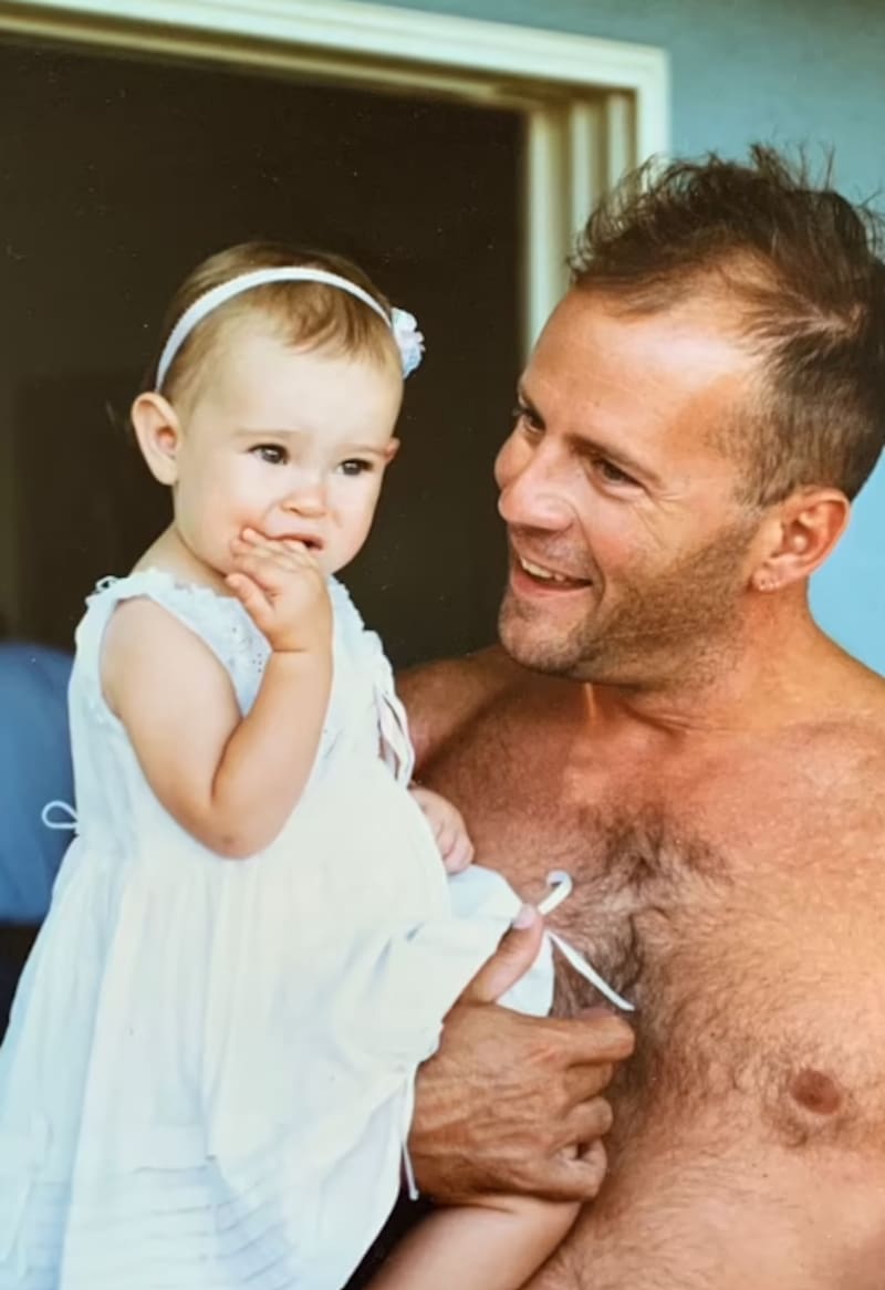 Bruce Willis lucha por no perder la memoria hasta llevar a su hija al altar - Créditos: Instagram