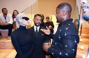 JLo y Ben Affleck asisten con Kim Kardashian y varias estrellas al funeral de un amigo en común