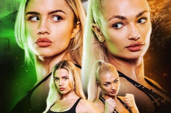 El polémico festejo de la boxeadora Daniella Hemsley: ¡Mostró los encantos en el cuadrilátero!