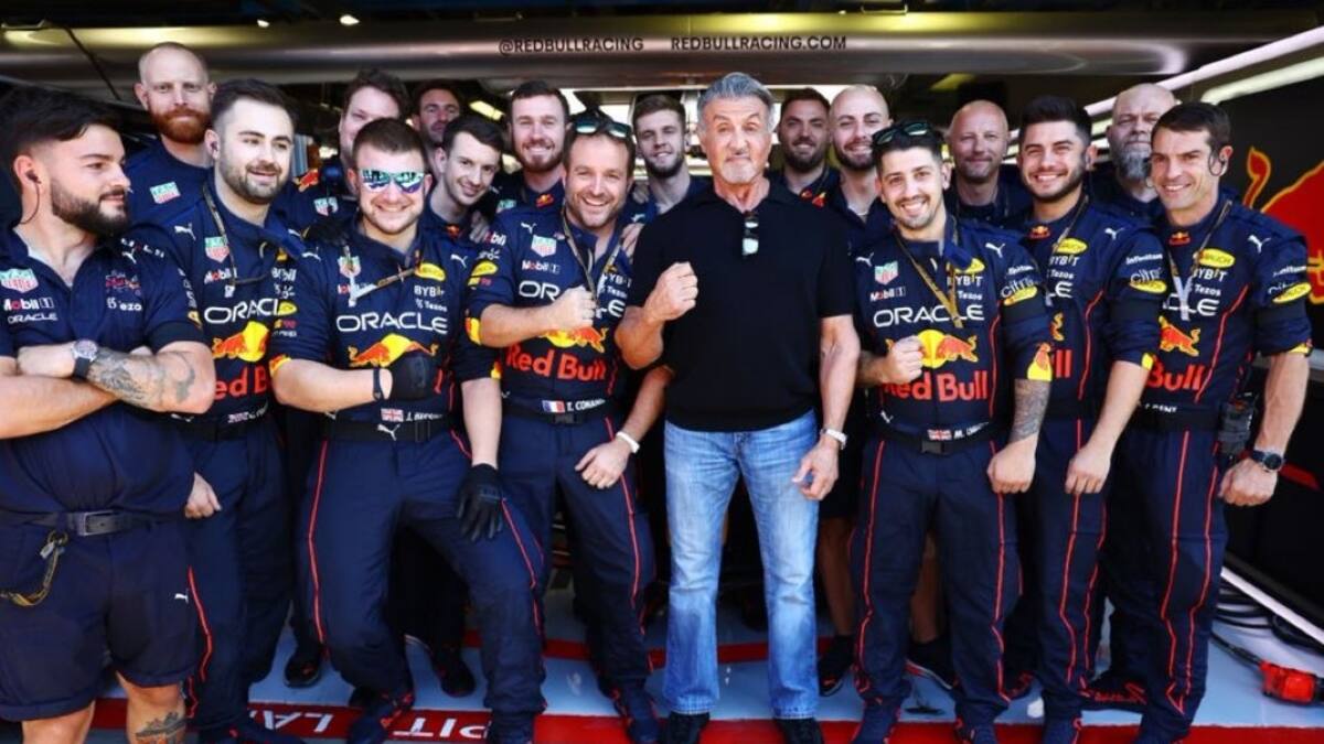Sylvester Stallone acude a la Fórmula 1 e imprime suerte en las escuderías que visitó