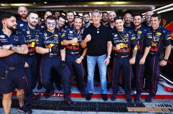 Sylvester Stallone acude a la Fórmula 1 e imprime suerte en las escuderías que visitó