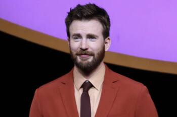 Chris Evans mantiene un noviazgo secreto con esta famosa y no es Shakira