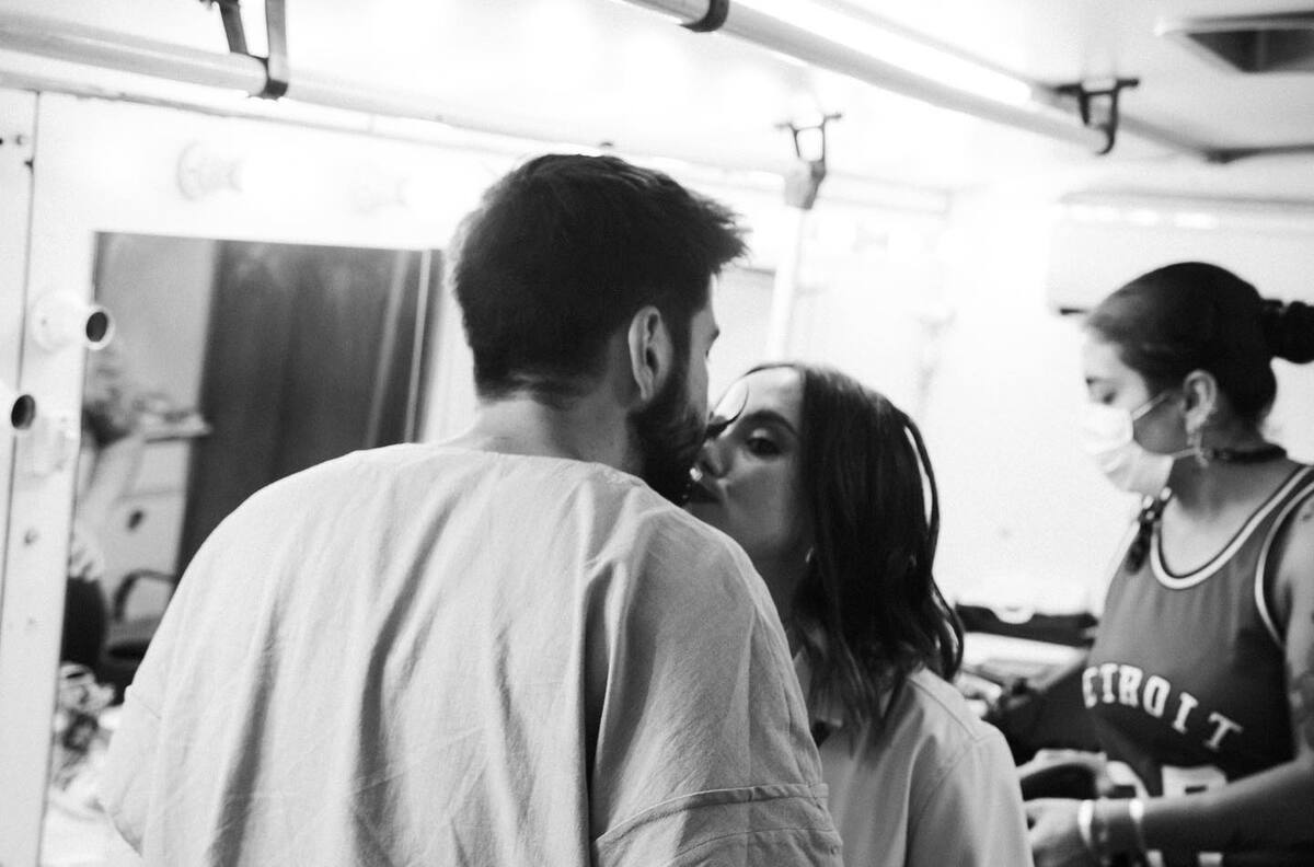 Índigo disfrutó de una tarde soleada en México en los brazos de Camilo