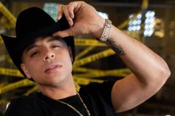 Eduin Caz cantaría el himno nacional en importante evento