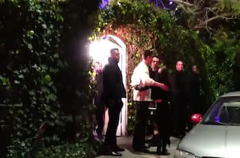 Shawn Mendes asiste a fiesta post Grammy con su amiga frecuente, 27 años mayor