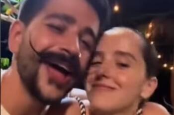 Un "alegre" Camilo invita a Evaluna a brindar por un millón de razones