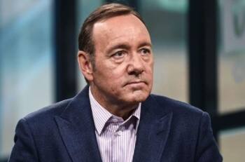 Kevin Spacey arriesga dura medida si se rehúsa a viajar a Inglaterra