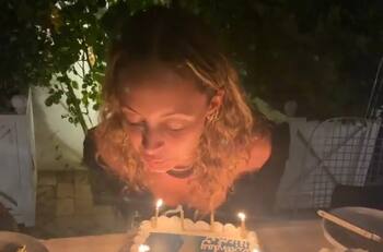 Nicole Richie celebra su cumpleaños 40 al estilo "Antorcha Humana"