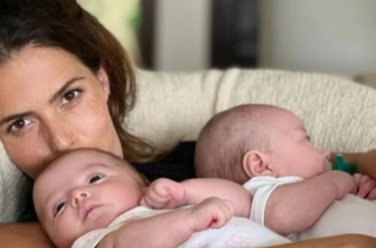 Claudia Álvarez pide que respeten su maternidad tras viajar sin sus bebés mellizos