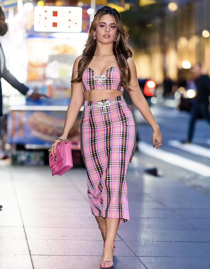 Camila Cabello deslumbra con look vintage - Créditos: Instagram