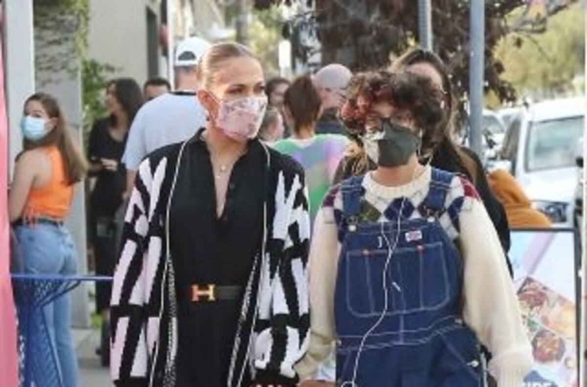 Día de madre e hija; JLo y Emme disfrutan de una tarde de compras en Los Ángeles