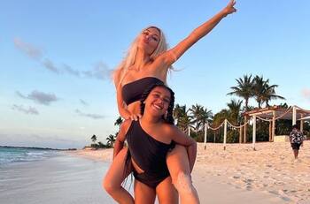 Kim Kardashian deja atrás el glamur y North West la maquilla con temática navideña