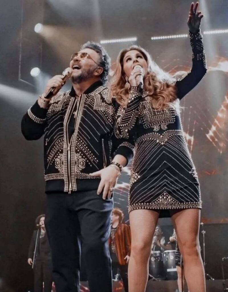 Lucero besó a Mijares en pleno concierto - Créditos: Twitter