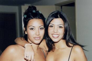 Kourtney Kardashian desempolva vieja foto que demuestra lo mucho que ha cambiado ella y Kim