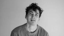 Conoce a Dylan Arnold, el hombre que le robó el corazón a Victoria Pedretti, protagonista de 'You'