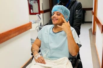 Eduin Caz deja esperanzador mensaje antes de ser anestesiado para someterse a cirugía