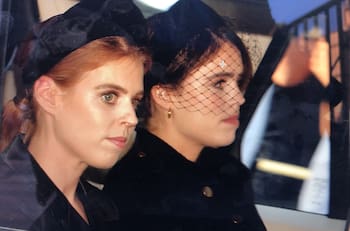 Princesas Beatriz y Eugenia despidieron a la reina Isabel II con tiernos recuerdos