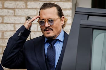 ¡Confirmado! Johnny Depp tiene un romance con una de sus abogadas