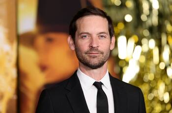 La hija de Tobey Maguire sorprende al acudir al estreno de la nueva película de su papá