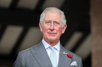 El rey Carlos III tiene guardado un histórico título para la princesa Charlotte