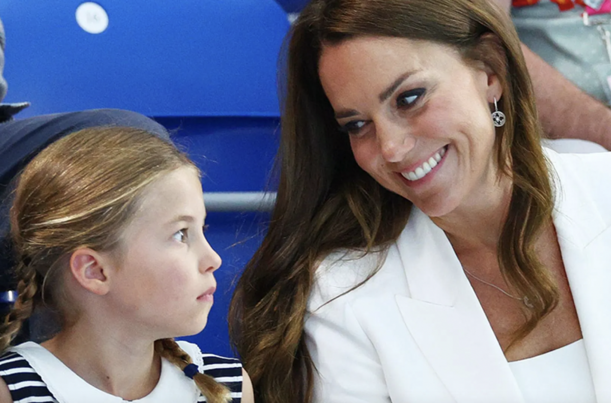 El estreno en sociedad de la princesa Charlotte puso roja de vergüenza a Kate Middleton