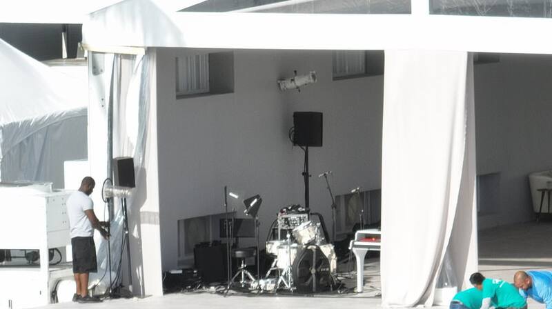 Brooklyn Beckham y Nicola Peltz, así ultiman detalles para su boda - Créditos: Splashnews.com