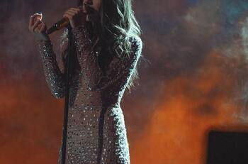 Danna Paola y otras famosas que apostaron por las transparencias en los Premios Juventud 2022