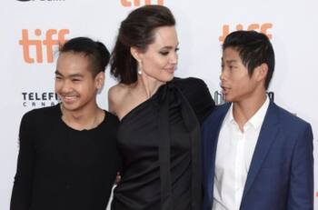 Hijos de Angelina Jolie trabajan con ella en película protagonizada por Salma Hayek y Demián Bichir