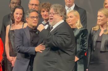 Alaban a Guillermo del Toro y a Gael García Bernal por cantar rancheras en Cannes