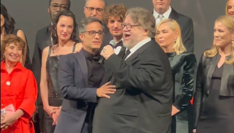 Los mexicanos saben poner la fiesta a donde quiera que vayan - Créditos: Screenshot de video