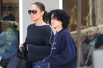 Emme, hija de JLo y Marc Anthony, sorprende por su look de vestido y sudadera
