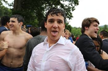 Sobrino del rey Felipe VI queda muy complicado por fiesta con menores de edad y sustancias ilegales