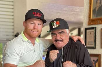 El Canelo Álvarez feliz porque su ídolo Vicente Fernández va mejor de salud