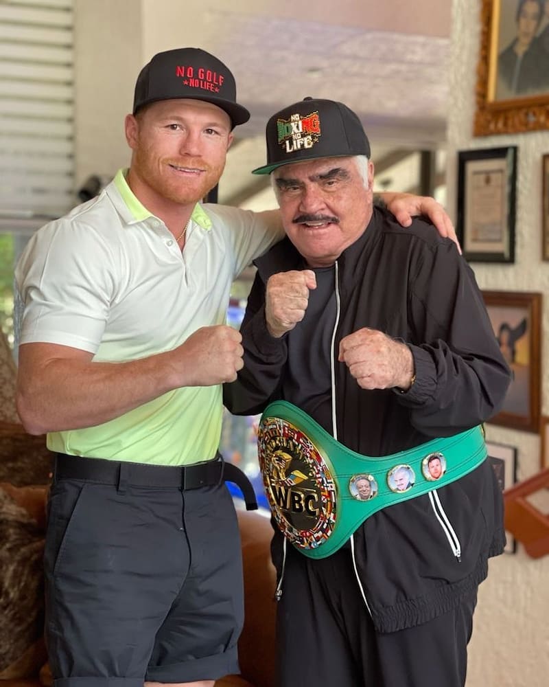 Saúl "El Canelo" Álvarez tiene una gran amistad con Vicente Fernández - Créditos: Facebook
