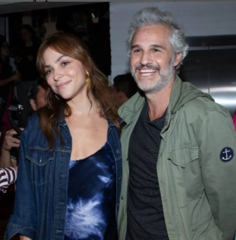 Juan Pablo Medina acude al Teatro Milán acompañado de su novia - Créditos: Instagram