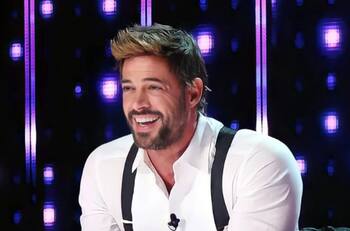 La espontánea reacción de William Levy al escuchar el intrépido piropo de una fan