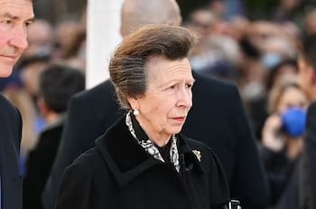 Princesa Ana encarna la tristeza de corona británica en Grecia por muerte de rey Constantino