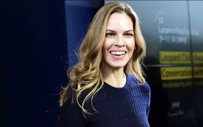 Hilary Swank presume su embarazo de gemelos posando en pijama a los 48 años - Créditos: Instagram