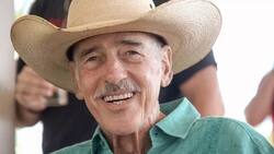 Andrés García pasa sus “últimos días” fumando puro y bailando con música en vivo