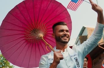 De traje de baño y smoking, los reyes que compiten por la corona de Mister Universo