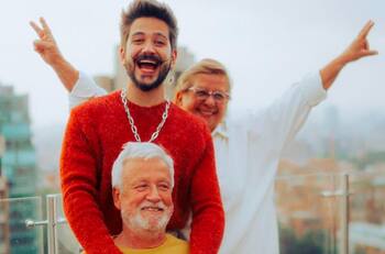 Camilo hace llorar a su padre en pleno concierto