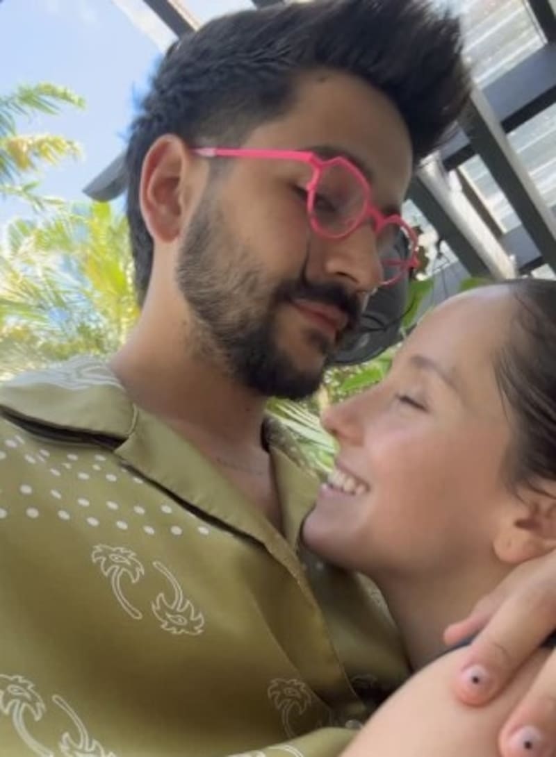 Camilo elogia trabajado abdomen de Evaluna y le dedica poema para ir por un segundo hijo La pareja está feliz con Índigo, que aún no cumple un año - Créditos: Instagram