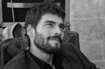 Protagonistas de 'Hercai: amor y venganza' demuestran su talento para hablar español